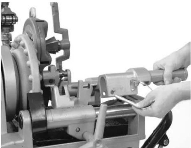 RIDGID 975 - Mounting The 975 Combo Groover Onto A RIDGID 300 Compact Threading Machine - 2