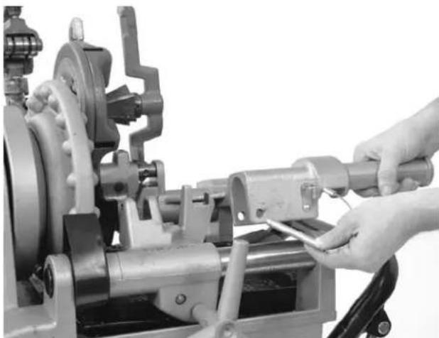RIDGID 975 - Montage de la rainureuse mixte n° 975 sur fileteuse RIDGID Compact - 2