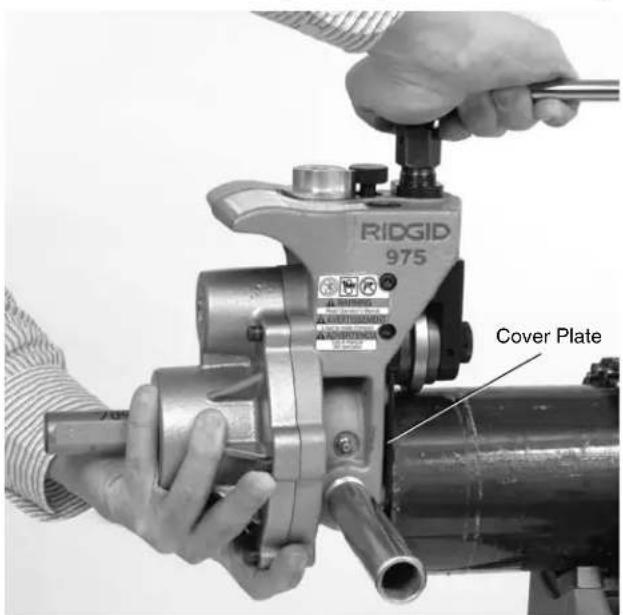 RIDGID 975 - Mounting The Roll Groover To The Pipe - 1