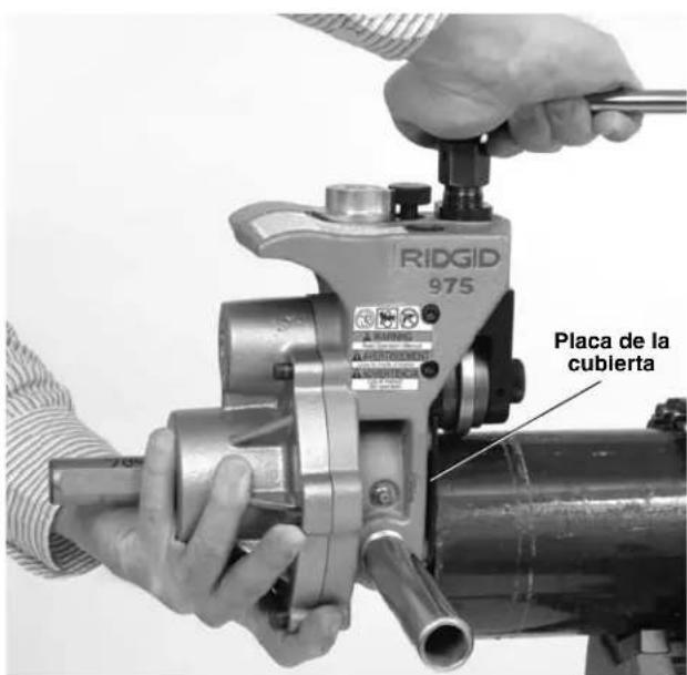 RIDGID 975 - Montaje de la Ranuradora en el tubo - 1