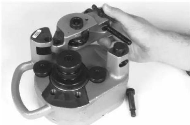 RIDGID 915 - Extracción del juego de rodillos para instalar un juego de rodillos para cobre - 2