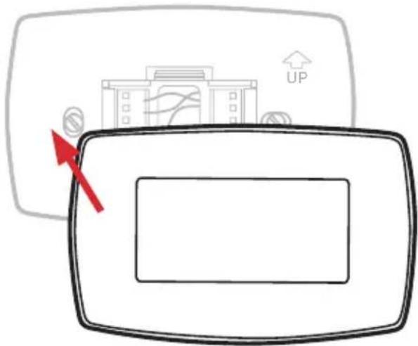 HONEYWELL RTH7600D - Fixer le thermostat à la plaque murale - 1