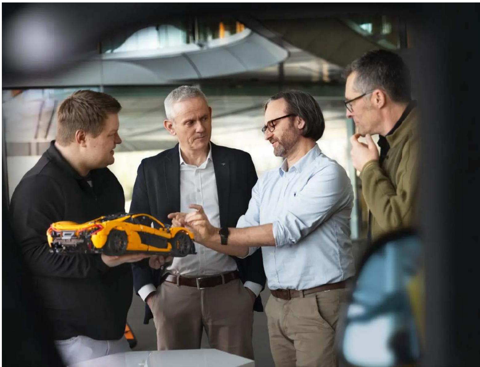 LEGO McLaren P1 42172 - L'AIR SE DÉPLACE EN COURBES LISSES - 1