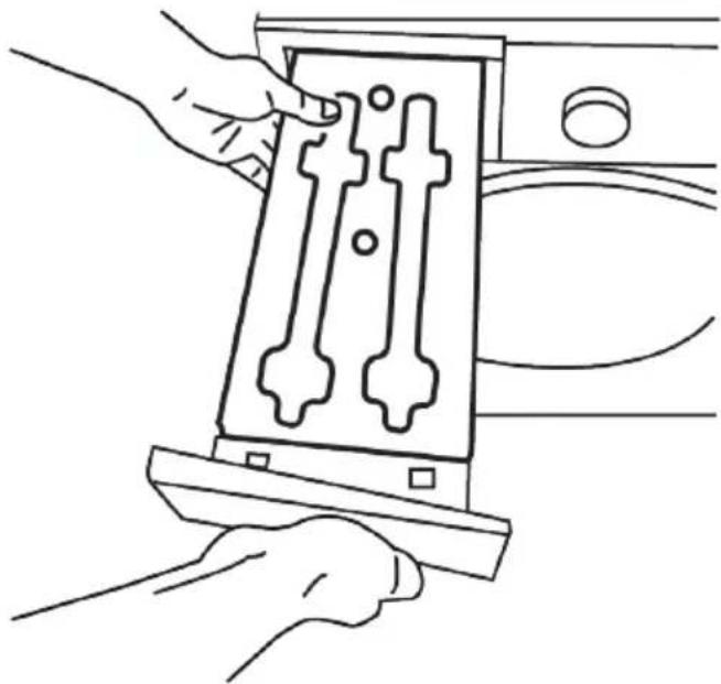 BEKO BM3T3823BNL - Het waterreservoir leegmaker: - 1
