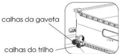 HISENSE RB645N4BIB - Gaveta e controle de umidade - 3