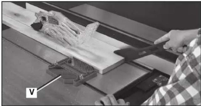 DELTA UNISAW 36‑L536 - CONSTRUCTING AND USING A FEATHERBOARD - 1