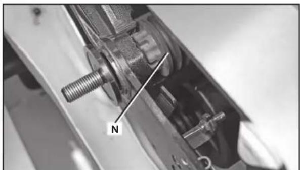 DELTA UNISAW 36‑L352 - REPLACING BELTS - 3