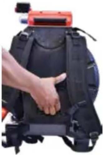 MILWAUKEE M18 2970-20 - NOTA Tenga cuidado al transportar esta herramienta cuando el tiralíneas y la mochila estén conectados. Puede ocurrir una pérdida de equilibrio. - 5