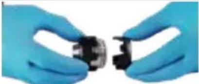 MILWAUKEE M18 2970-20 - Removing the Protective Covers - 3