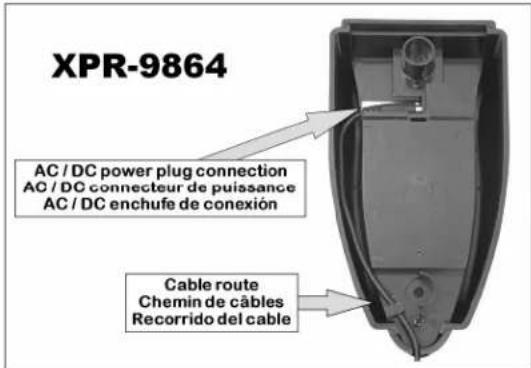 NightStick XPR-9864 - INSÉRER OU DE RETIRER LA LAMPE DE POCHE DU CHARGEUR - 2