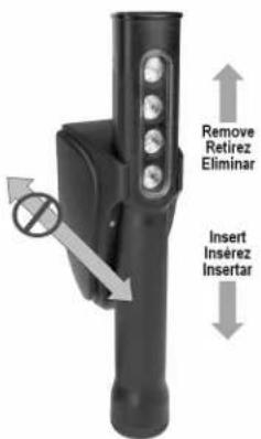 NightStick XPR-9864 - INSÉRER OU DE RETIRER LA LAMPE DE POCHE DU CHARGEUR - 1