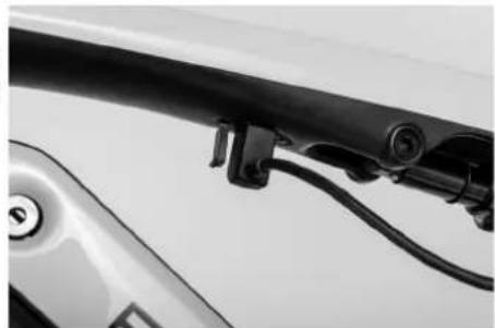 PORSCHE eBike Sport 2025 - Brancher le cable de chargement - 1