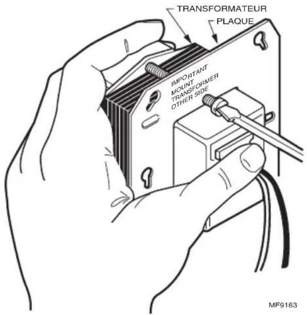 HONEYWELL AT72D - Montage du transformateur et de la plaque sur une boîte électrique - 6