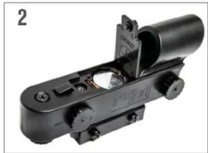 CELESTRON AstroMaster 130EQ-MD - ACCEDER A LA BATERÍA DEL LOCALIZADOR - 2
