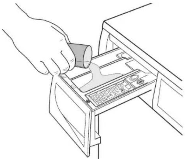 ELECTROLUX EWF 126410 W - Загрузка белья - 2