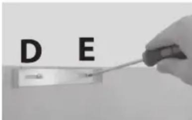 D E