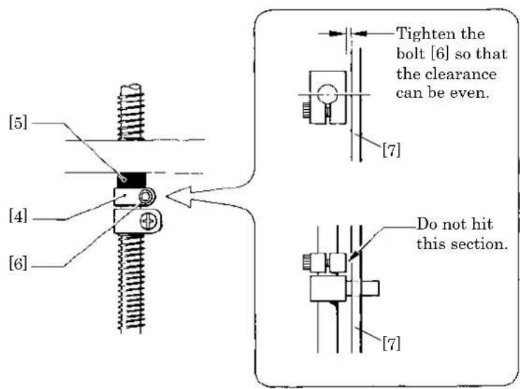 [5] [4] [6] Tighten the bolt [6] so that the clearance can be even. [7] Do not hit this section. [7]