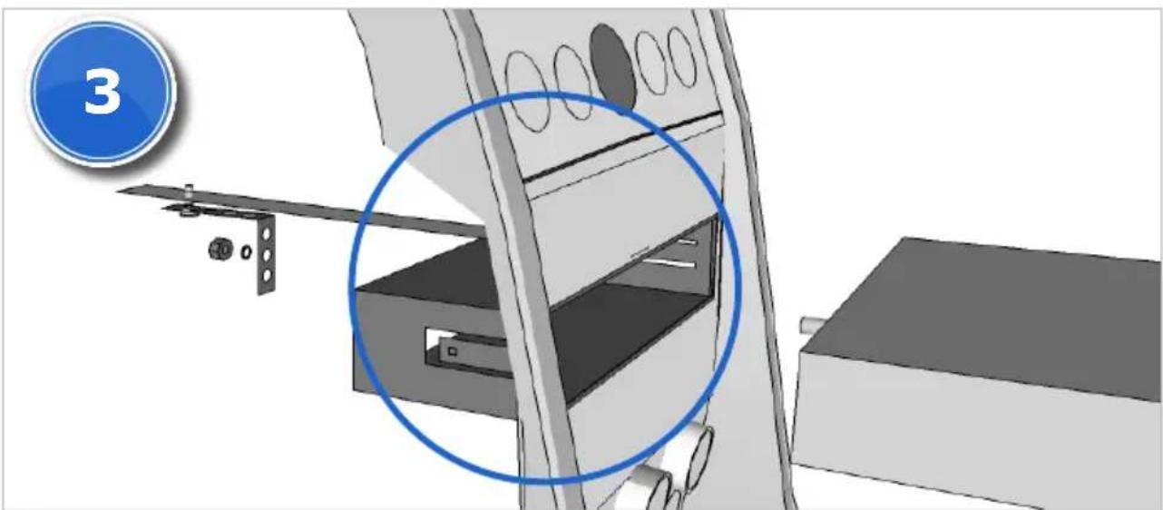 Xomax XM-VRSU412BT - Befestigung des Fixierbleches - 1