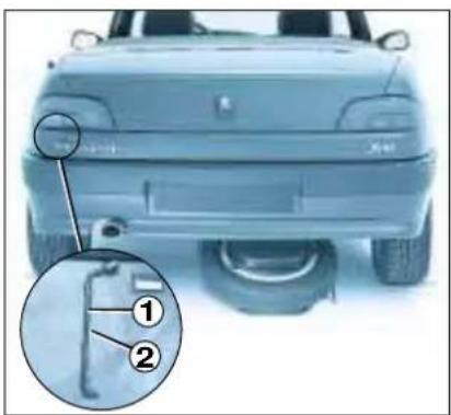 PEUGEOT 306 C (2001) - Přístup k náhradnímu kolu - 1