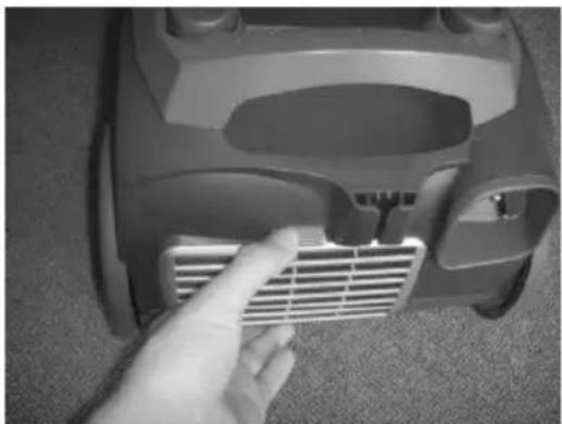 HYUNDAI VC 004 W - Cleaning the outlet air filter - 1