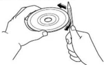 MAZDA 3 Hatchback (2018) - Handling the CD player - 4