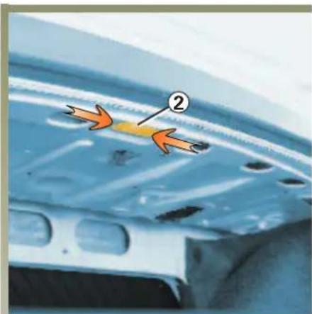RENAULT Megane (2001) - OSVĚTLENÍ ZAVAZADLOVÉHO PROSTORU (výměna žárovky) - 2