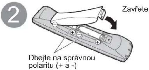 2 Zavřete Dbejte na správnou polaritu (+ a -)