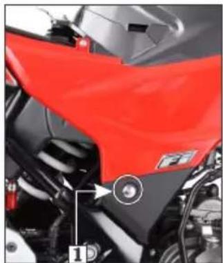 HERO Xtreme 160R (2022) - बैटरी निकालना - 2