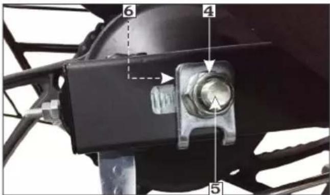 Technical diagram of a mechanical component with numbered parts and directional arrows indicating assembly or alignment.