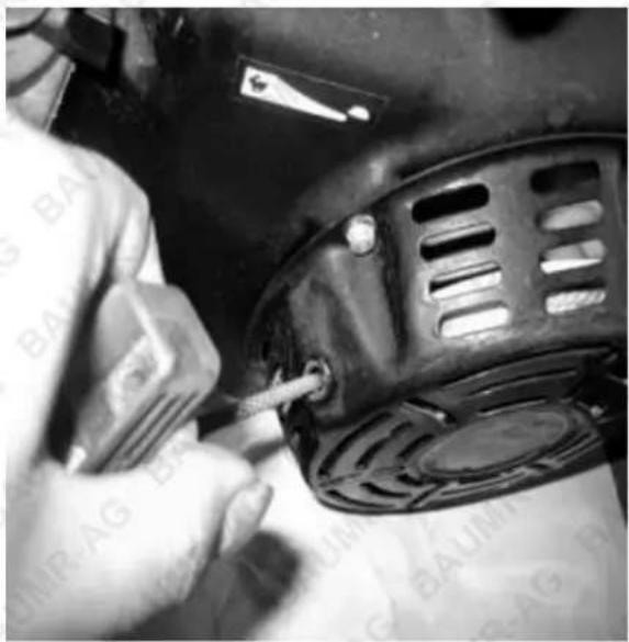 Baumr-AG SGR750 - Starter Handle - 1
