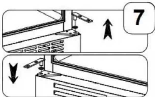 Diagram showing two steps of a door handle assembly with directional arrows and numbered label '7'