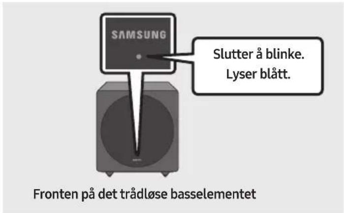 SAMSUNG Slutter å blinke. Lyser blått. Fronten på det trådløse basselementet
