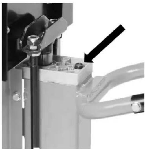 Cocraft LS5T - Checking the oil level - 2