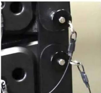 CREST AUDIO Versarray PRO 112 - Hanging Versarray™112 Mk III Cabinets from a Versarray™ Mk III Halo - 5