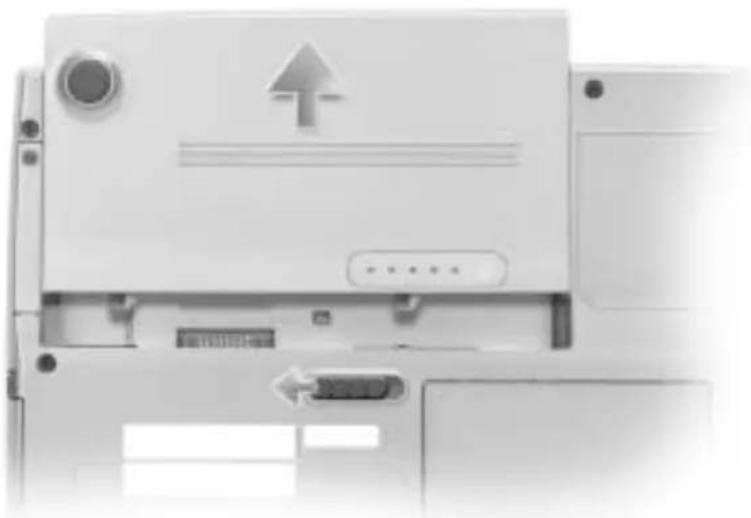 DELL Latitude D400 - Wyjmowanie akumulatora - 4