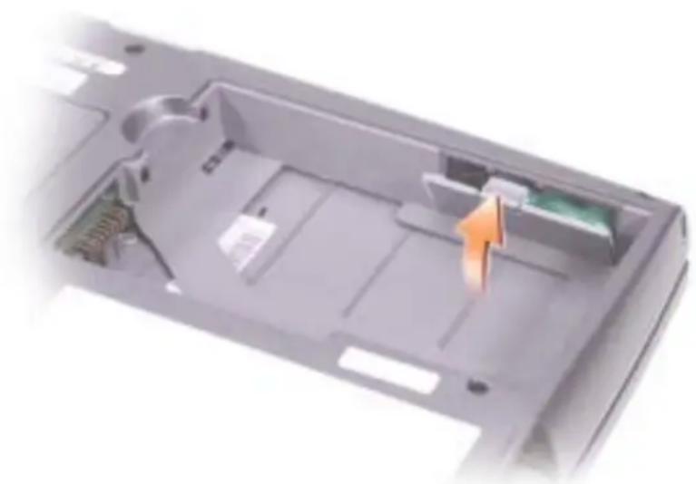 DELL Latitude D505 - Wyjmowanie i instalowanie akumulatora zapasowego - 3