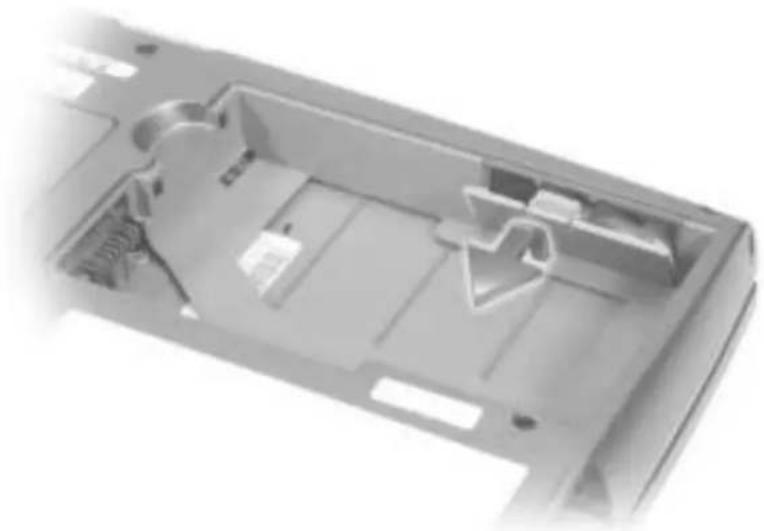DELL Latitude D500 - Vara-akun poistaminen ja asentaminen - 1