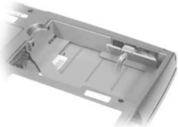 DELL Latitude D500 - Fjernelse og installation af et reservebatteri - 3