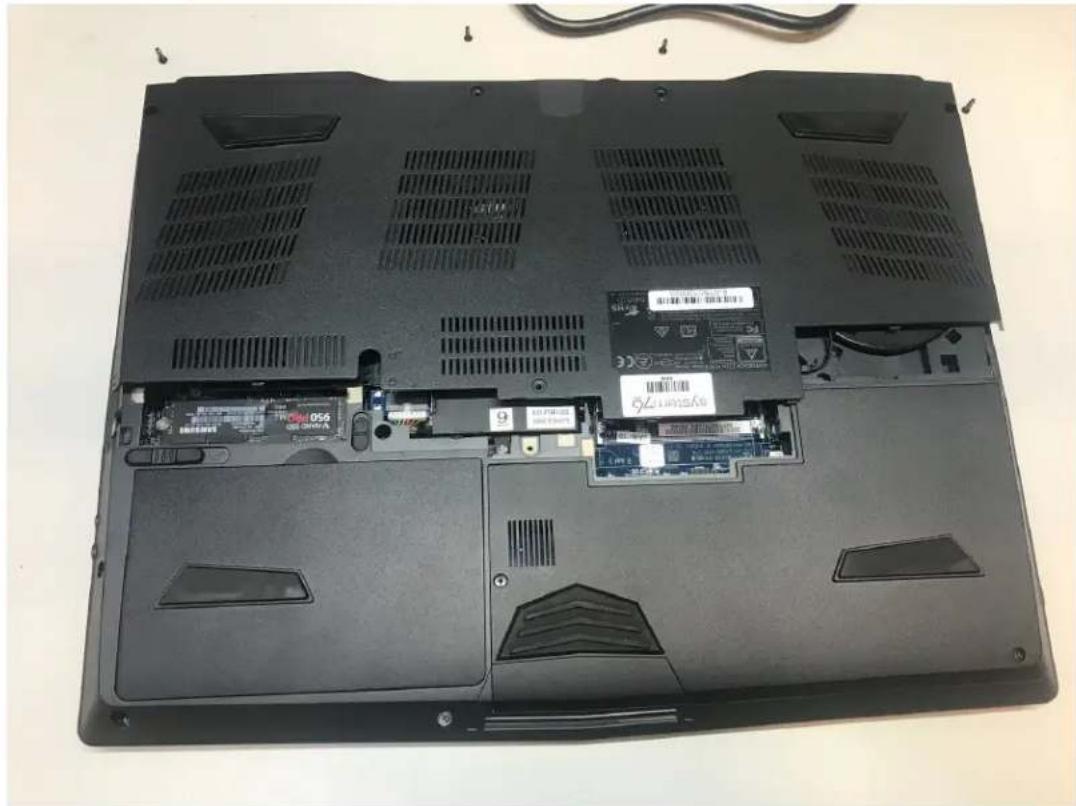 System76 Serval WS - Steps to replace the cover - 2