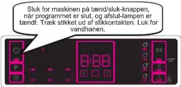Sluk for maskinen på tænd/sluk-knappen, når programmet er slut, og afslut-lampen er tændt. Træk stikket ud af stikkontakten. Luk for vandhanen.