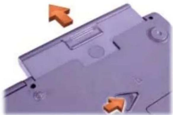 DELL Latitude C810 - Wyjmowanie akumulatora z wnęki akumulatora - 1