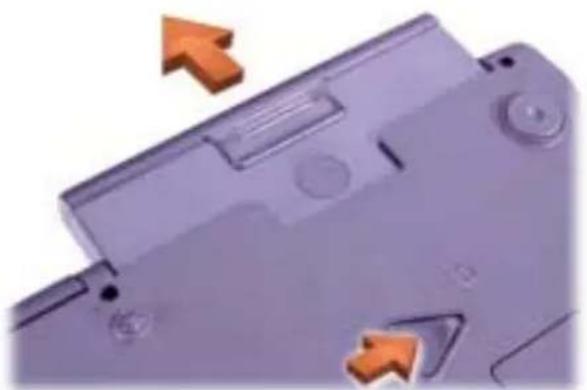 DELL Latitude C810 - Vyjmutí baterie ze zásuvky pro baterii - 1