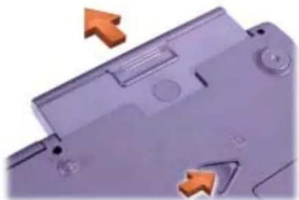 DELL Latitude C810 - Odstránenie batérie z kazety na batérie - 1