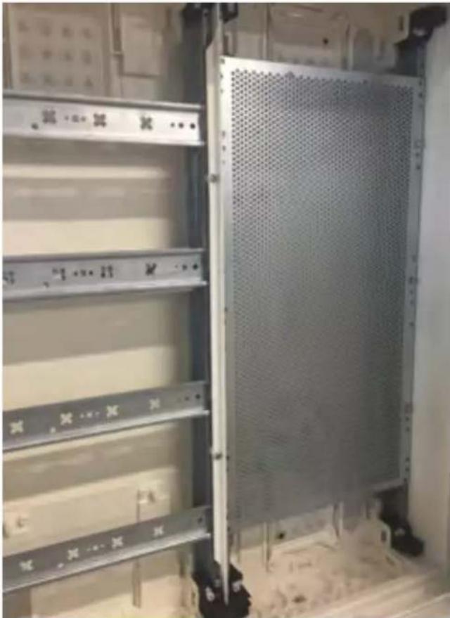 HAGER FWQ72N - UZx0Fx vertical partitions - 2