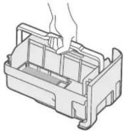 PANASONIC F-VXL40M - Remove the tray, fill it with water, and install it back. - 3