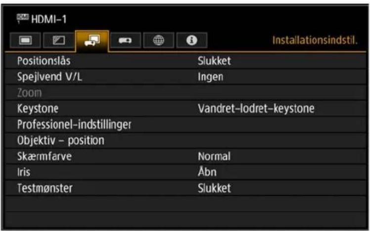 HDMI-1 Installationsindstillinger Positionslås Slukket Spejlvend V/L Ingen Zoom Keystone Vandret-lodret-keystone Professional-indstillinger Objektiv - position Skærmfarve Normal Iris Åbn Testmønster Slukket