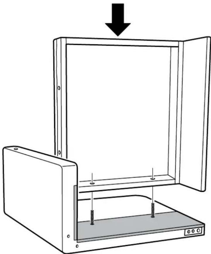Diagram af en enhed med åbent låg og indvendige komponenter, med en nedadgående pil, der indikerer komprimering eller adskillelse (ingen tekst eller symboler til stede)