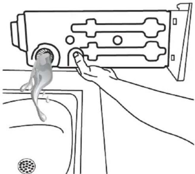 GRUNDIG GTP4823CNW - Tømning af vandbeholderen: - 2