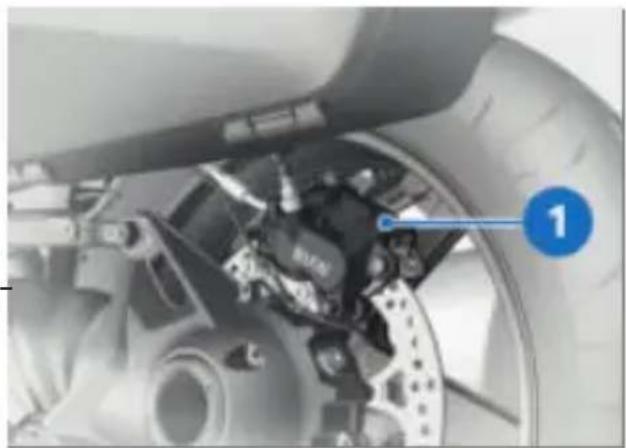 BMW R 1300 RT (2024) - Kontrol af bremsebelægningens tykkelse bag - 1