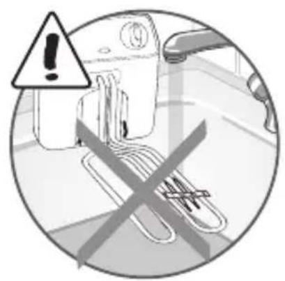 Warning sign with warning triangle and crossed-out paperclip, indicating no clear safety or hazard